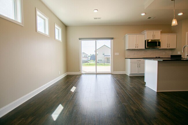 Building Photo - Pet Friendly Four Bedroom!