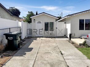 Building Photo - 933 E Kingsley Ave