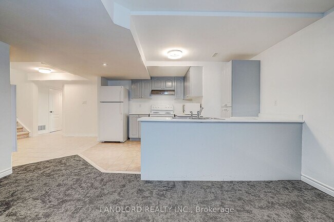 Photo du bâtiment - 8 Wood Dale Rd