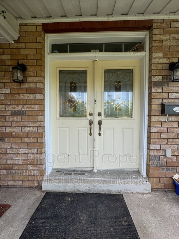 Building Photo - 1537 Ravenwood Dr