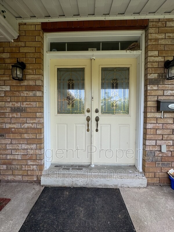 Photo du bâtiment - 1537 Ravenwood Dr