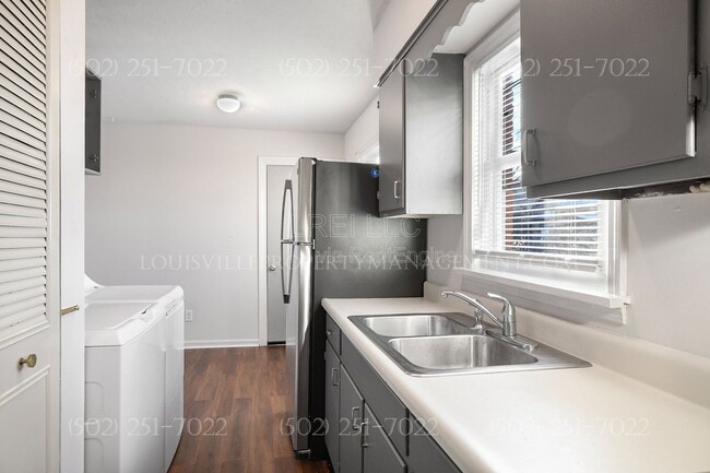 Building Photo - 5112 Valiant Dr