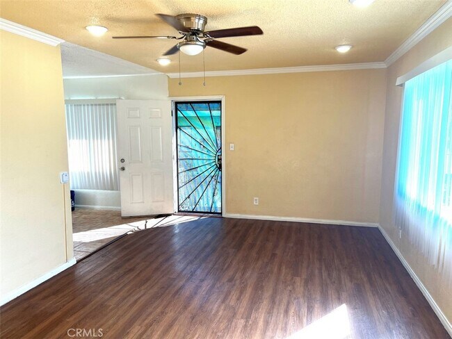 Foto del edificio - 10234 Woodworth Ave