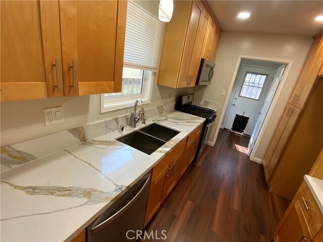 Foto del edificio - 745 W E St