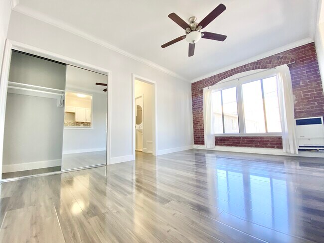 Foto del edificio - 238 S Mariposa Ave Los Angeles, CA 90004