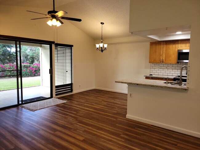 Building Photo - Wailuna Townhouse - 3 bedrooms, 2 bath, 1 car garage & 1 open stall - Avail 6/27/25