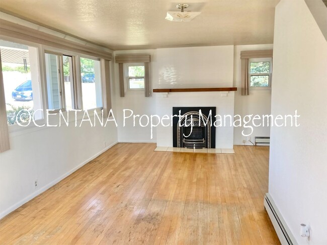 Building Photo - Large home with a huge yard on the West si...