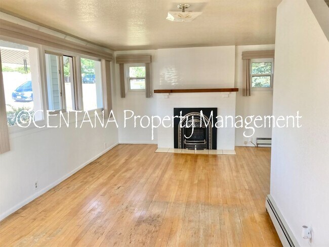 Foto del edificio - Large home with a huge yard on the West si...