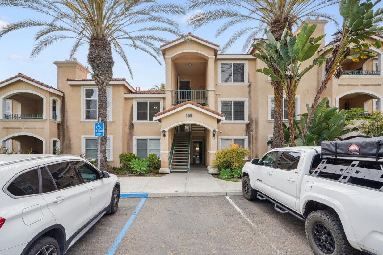 Primary Photo - 150 N River Cir
