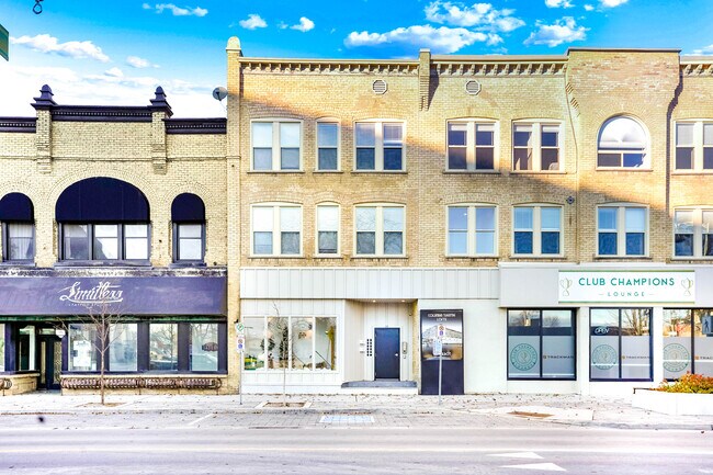 Photo du bâtiment - Luxury FULLY Furnished 1 & 2 Bedroom Units for Rent * Laundry * St THOMAS