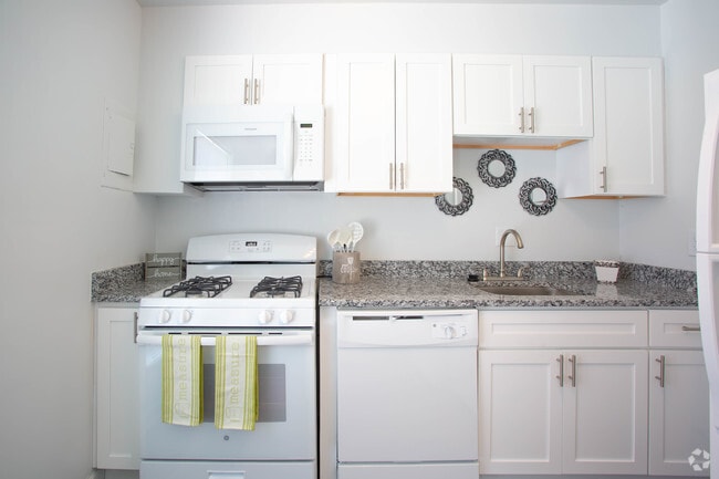 2BR,1.5BA,944SF- Kitchen - Newport Crossing Townhomes