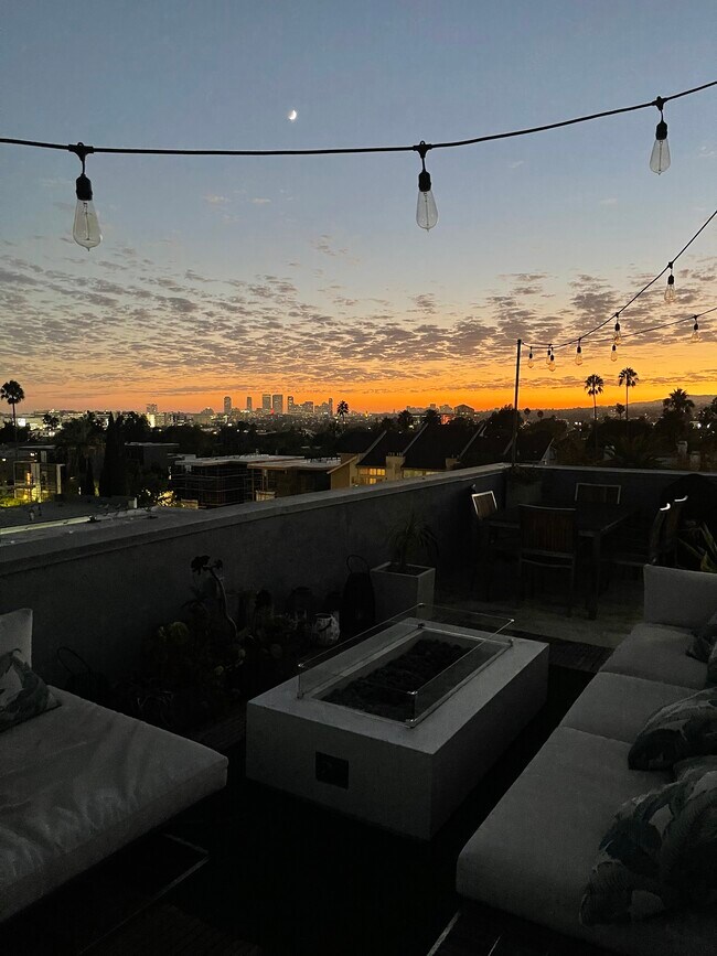 Foto del edificio - 1037 N Laurel Ave