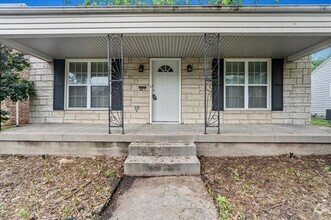 Building Photo - 4320 Woodcrest Ln