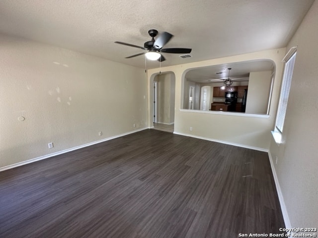 Building Photo - 221 Roadrunner Ave
