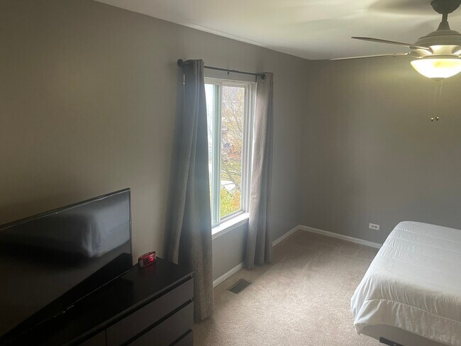Foto del edificio - 1235 S Whispering Hills Dr