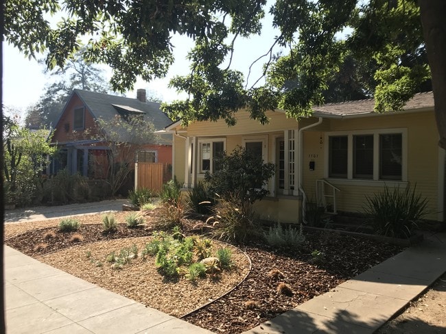 Building Photo - 1103 Diamond Ave