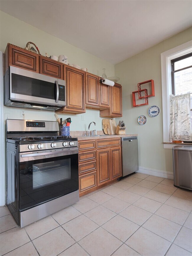 270 Harrison Ave, Jersey City, NJ 07304 House for Rent in Jersey City, NJ