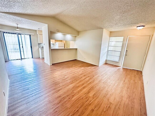 Foto del edificio - 12504 Tree Line Dr