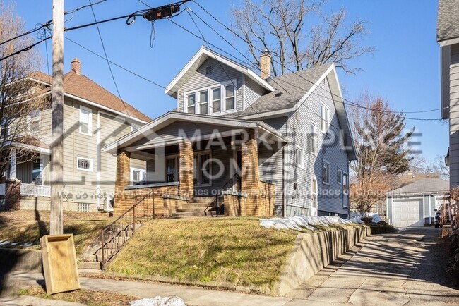 Building Photo - 310 Scott Ave NW