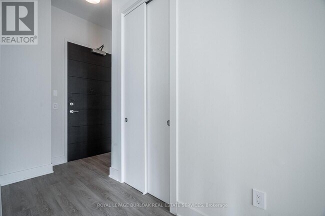 Building Photo - 212 King William St