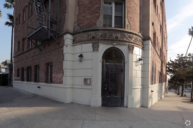 Building Photo - 2500 S Hobart Blvd