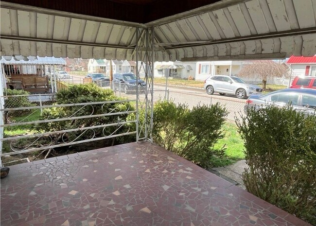 Building Photo - Cozy two-bedroom single family home close to Hospital