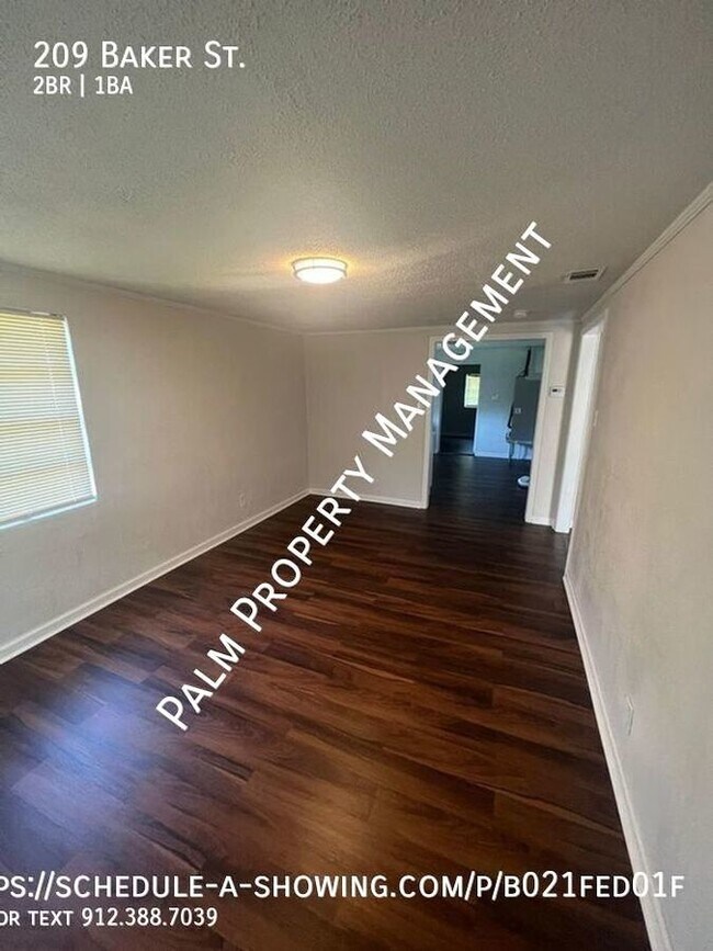 Building Photo - 2 Bedroom, 1 Bathroom Single Family Home w...