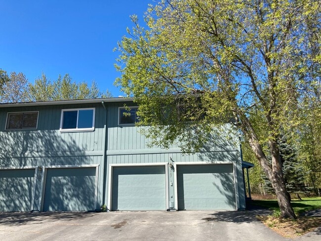 Beautifully kept (3) Bed, (2.5) Bath in Ea... - Beautifully kept (3) Bed, (2.5) Bath in Ea... House