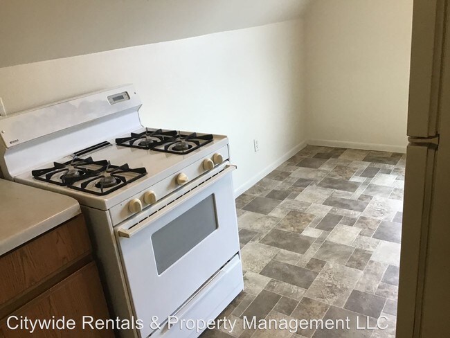 Foto del edificio - 3219-3221 W St Paul Ave