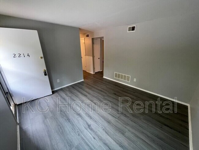 Building Photo - 2214 NE 77th St