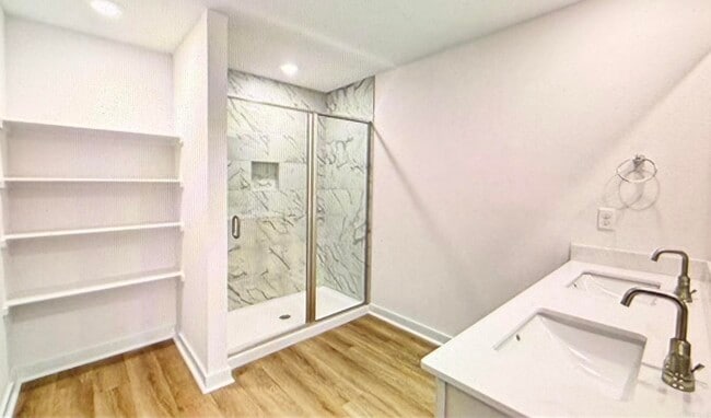 Building Photo - 6420 Newark Dr