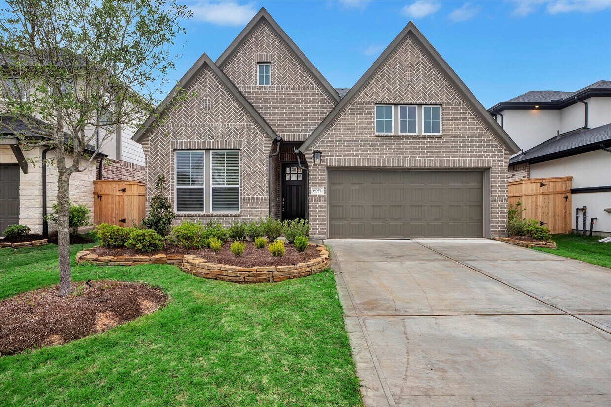 Foto principal - 6027 Churchill Spgs Ln