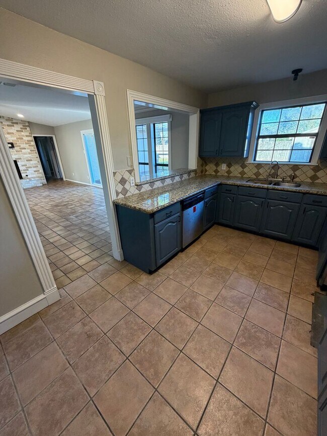 Foto del edificio - COMING SOON - 4 Bedroom, 2 Bathroom Home for Rent!