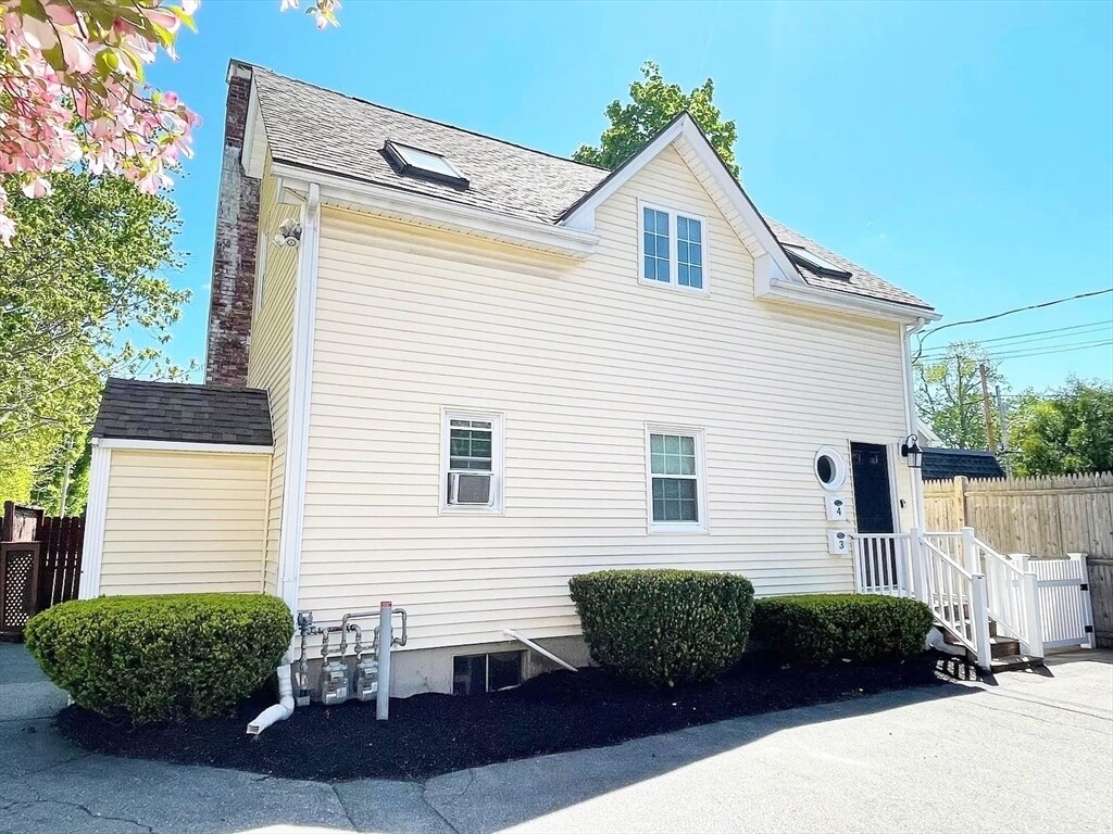 Primary Photo - 130 Pine St