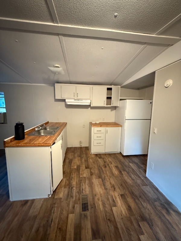 Building Photo - 0 Acorn Village Ln