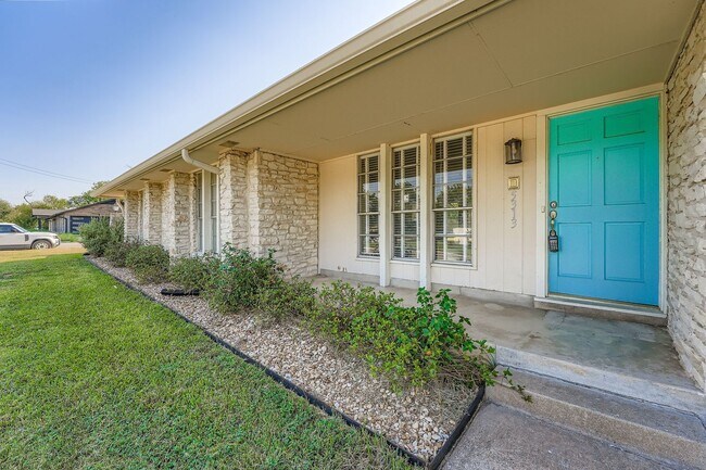 Foto del edificio - 5313 Basswood Ln