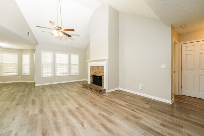 Foto del edificio - 205 Lassiter Dr