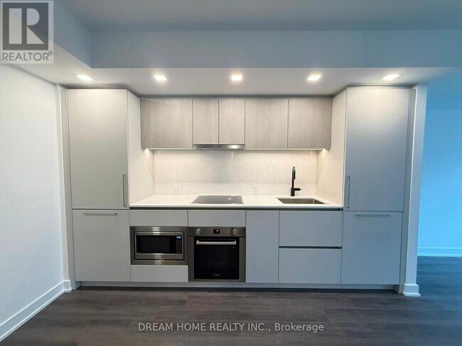 Building Photo - 609 Sherbourne St