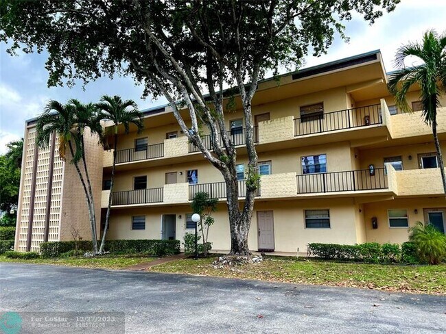 Building Photo - 351 Cambridge Rd