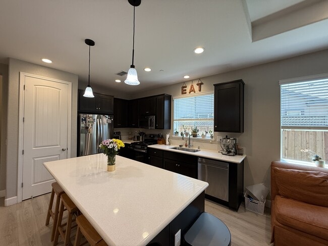 Building Photo - 3493 Rogue River Dr