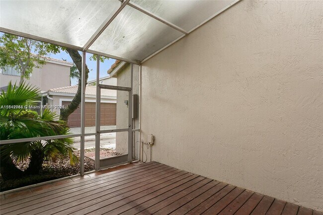Foto del edificio - 10524 NW 57th Ct