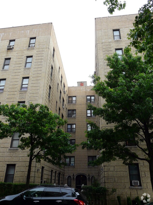 375 E 205th Street - 375 E 205th St