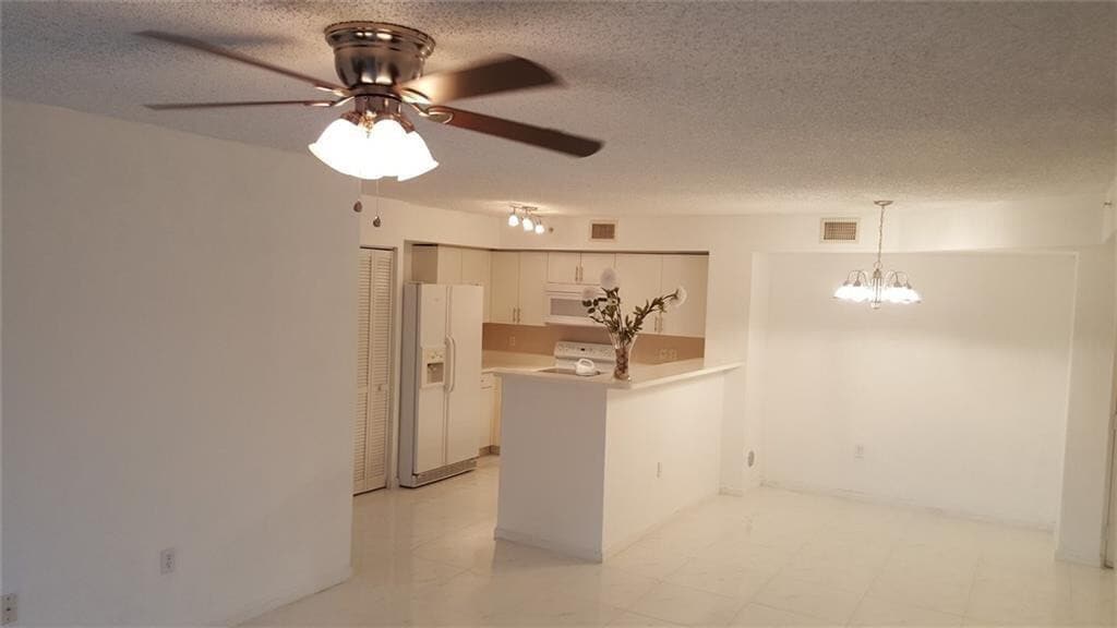 Foto principal - 4856 State Rd