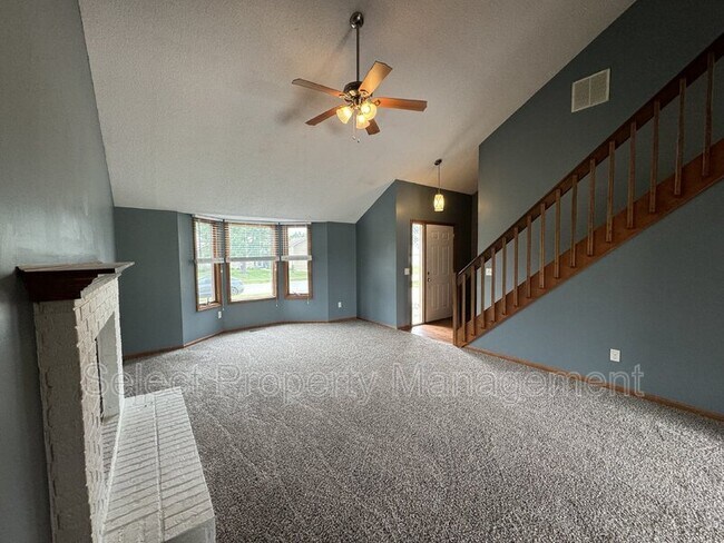 Building Photo - 627 Benderlock Way
