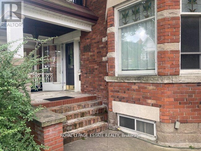 Building Photo - 128 Mavety St