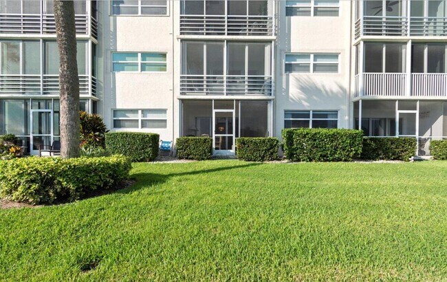 Building Photo - 20 Yacht Club Dr