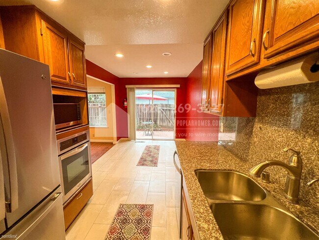 Foto del edificio - 3 br, 2.5 bath Townhome - 21678 Olive Aven...
