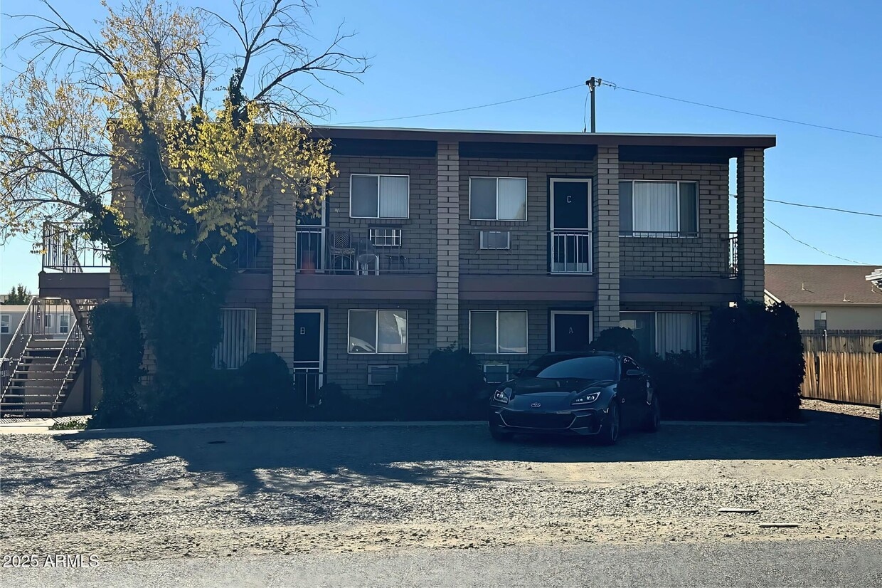 Primary Photo - 8469 E Yavapai Rd