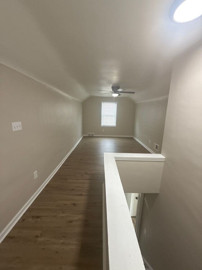 Building Photo - Beautiful 3-Bedroom Home – We Welcome Sect...