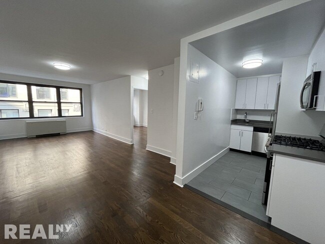 Building Photo - 96 Fifth Avenue